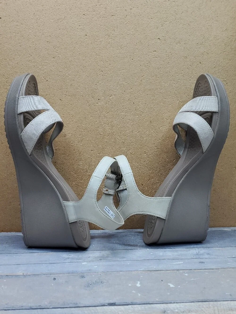 Crocs Leigh II Cross Strap Ankle Wedge Sandal Size W 9